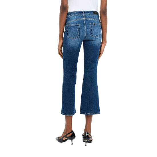 Acquista subito il Jeans Donna, realizzato in denim di cotone, modello a vita alta e gamba a zampa sopra la caviglia, firmato LiuJo su Martini 900: vieni a scoprire tutta la collezione sul nostro sito