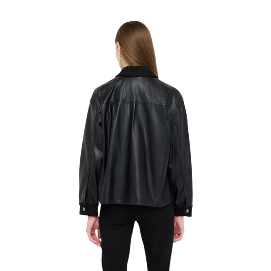 Giacca Donna in tessuto spalmato nero modella retro