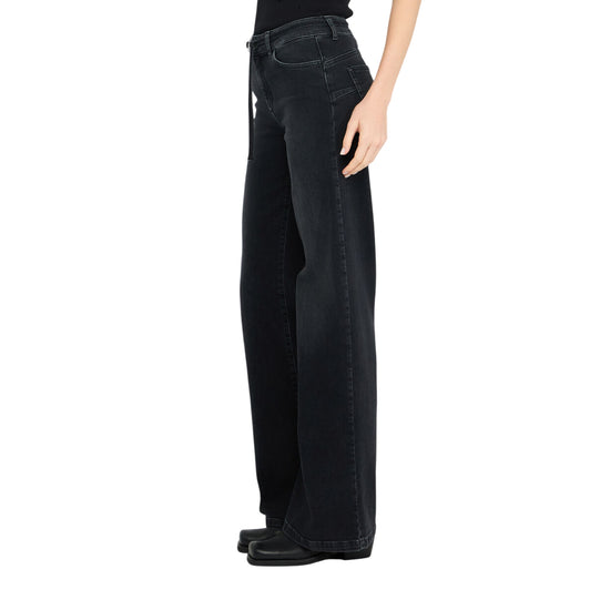Jeans Donnaa con cintura sur ton Nero modella laterale