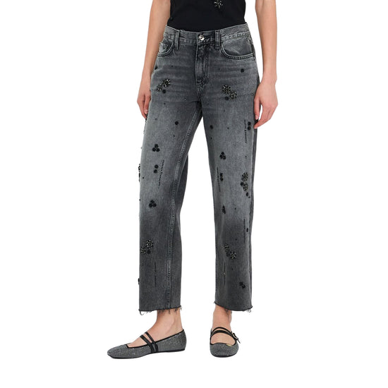 Acquista subito il Jeans Donna, realizzato in cotone e a vita bassa con gamba dritta, orlo sfrangiato e logo in metallo sul retro, firmato LiuJo su Martini 900: vieni a scoprire tutta la collezione sul nostro sito.