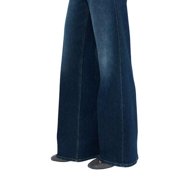 Acquista subito il Jeans Donna, in cotone stretch, gamba flare e tasche sui fianchi e sul retro, firmato Liu Jo su Martini 900: vieni a scoprire tutta la collezione sul nostro sito