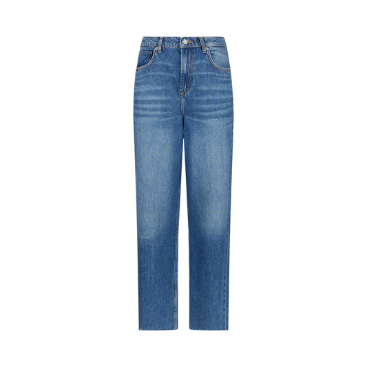 Acquista subito il Jeans Donna, realizzato in puro cotone, vita bassa, modello cinque tasche e chiusura con zip e bottone nascosta firmati LiuJo su Martini 900: vieni a scoprire tutta la collezione sul nostro sito.