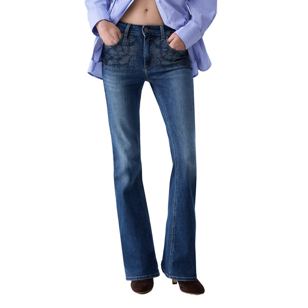 Jeans Bootcut Donna con strass davanti modella frontale
