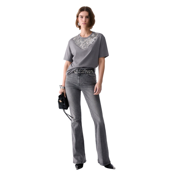 Jeans Bootcut Donna in denim grigio modella intera frontale