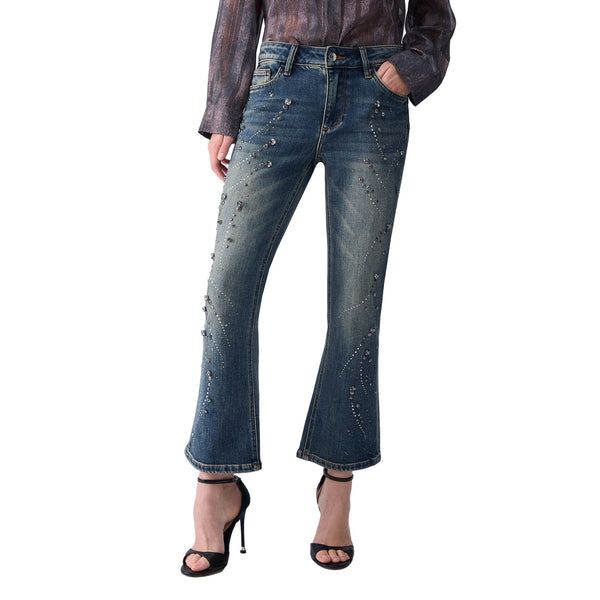 Jeans bootcut Donna con ricami gioiello modella frontale