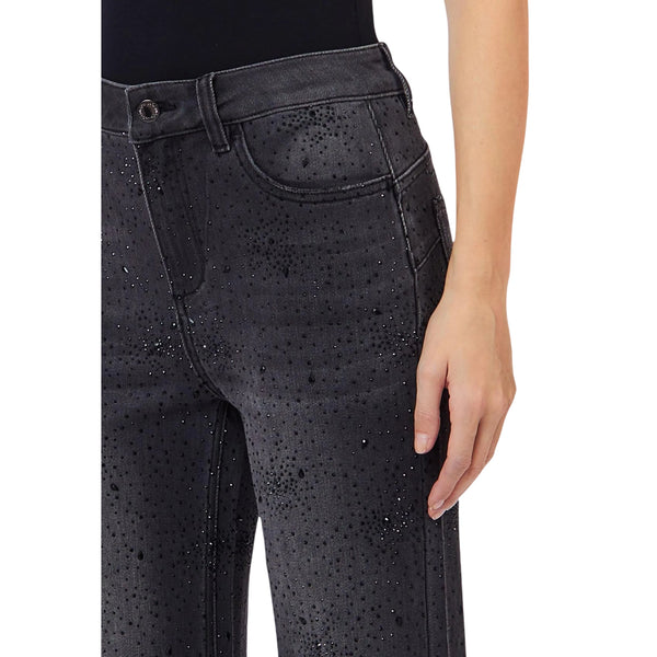 Jeans Donna a zampa, in denim nero, con strass neri, dettaglio