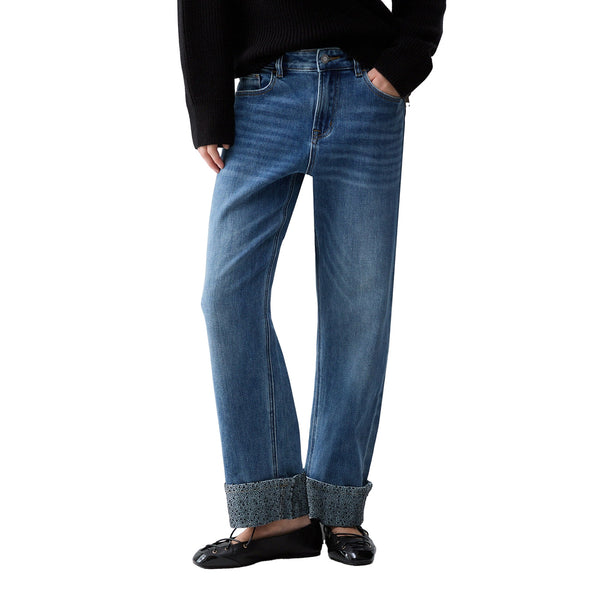 Jeans Donna con risvolto con microstrass modella frontale