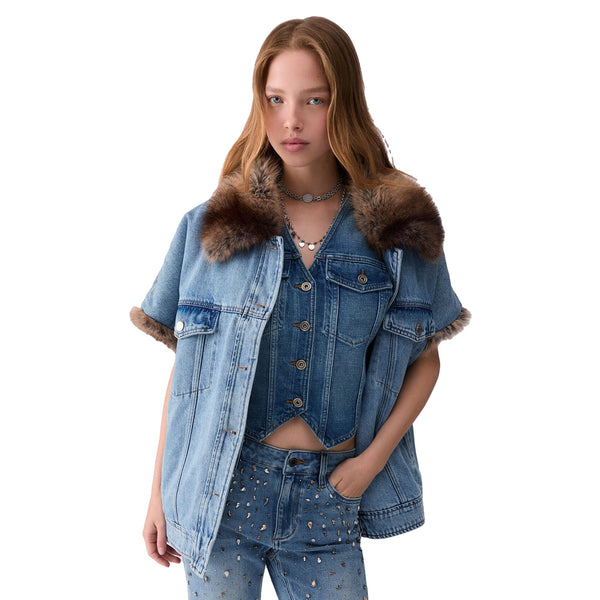 Gilet Donna in denim con dettagli teddy modella frontale