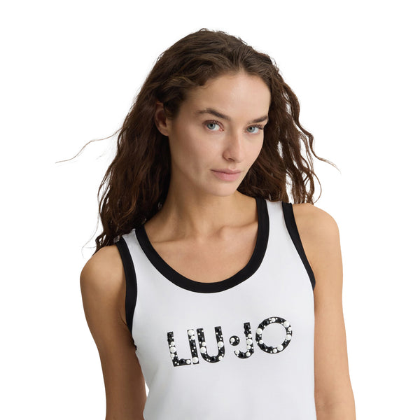 Top Bianco da donna con logo e perle modella frontale ravvicinata