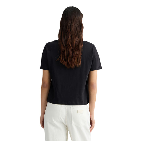 T-shirt Donna in nero con taschino logato modella retro