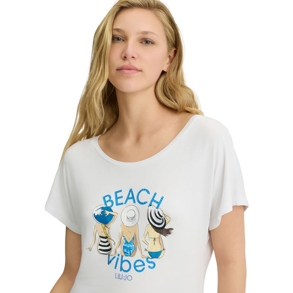 T-shirt Bianca da donna con stampa frontale modella frontale ravvicinata