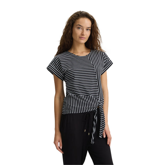 T-shirt a righe Donna con maniche ad aletta modella frontale