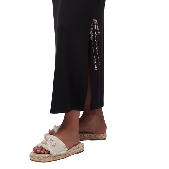Abito lungo in jersey a tinta unita nera con maxi logo strass