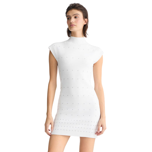 Abito corto in maglia da donna bianco con borchie modella frontale