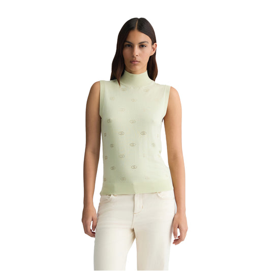 Top Donna in maglia verde chiaro con logo e strass modella frontale