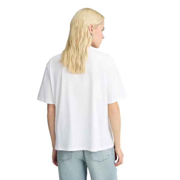 T-shirt bianca da donna con strass sullo scollo modella retro