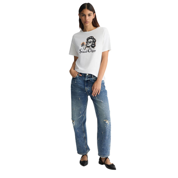 T-shirt Bianca da Donna con stampa "Sunset Cruise" modella intera frontale