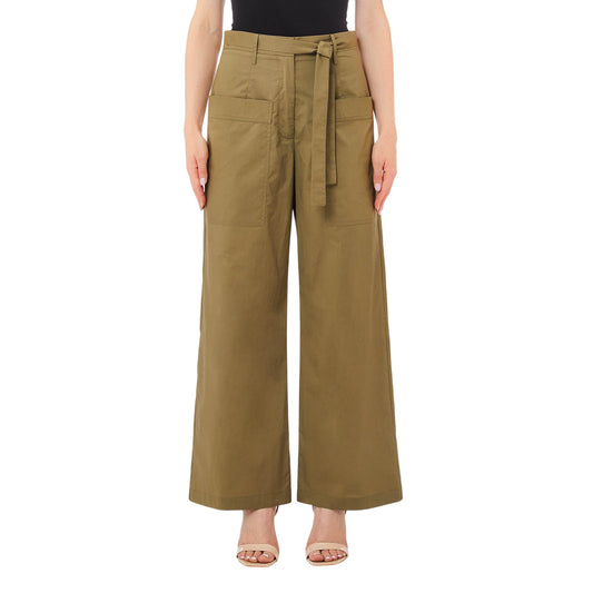 Pantaloni a palazzo da donna con ampie tasche modella frontale