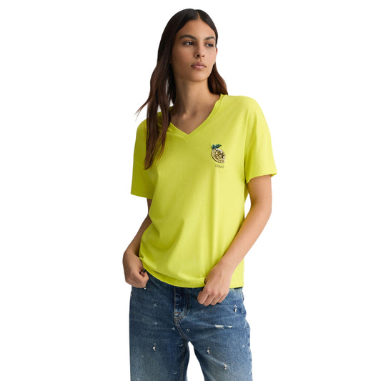 T-shirt gialla da Donna con limone modella frontale