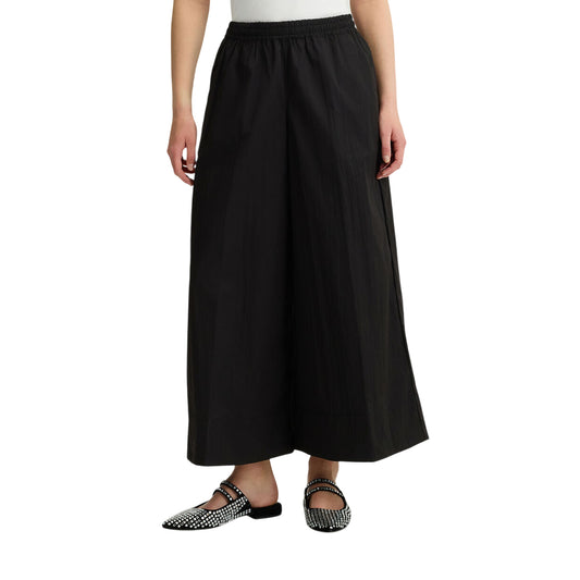 Pantaloni Donna Flare in nylon Nero modella frontale