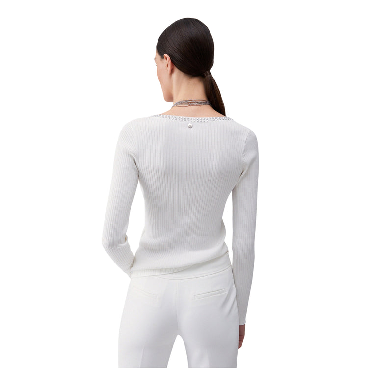 Maglia Donna Bianca con borchie sullo scollo modella retro