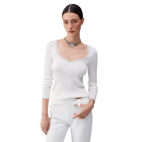 Maglia Donna Bianca con borchie sullo scollo modella frontale