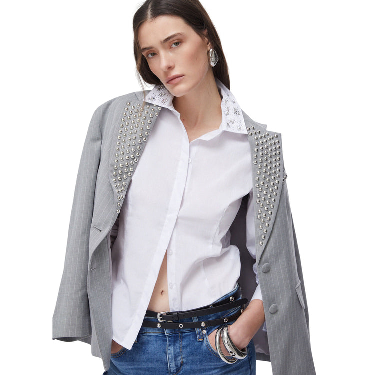 Camicia bianca impreziosita con ricami gioiello sul collo