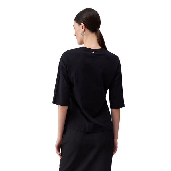 T-shirt Donna con applicazioni su scollo modella retro