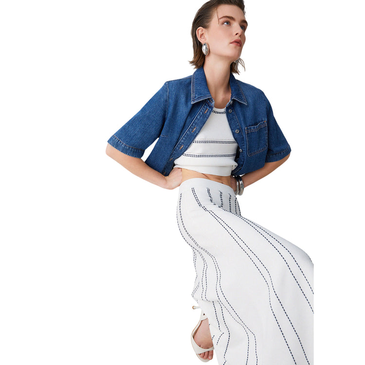 Top bianco in maglia con cuciture blu a contrasto