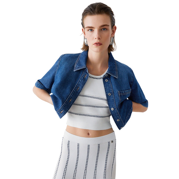 Top bianco in maglia con cuciture blu a contrasto