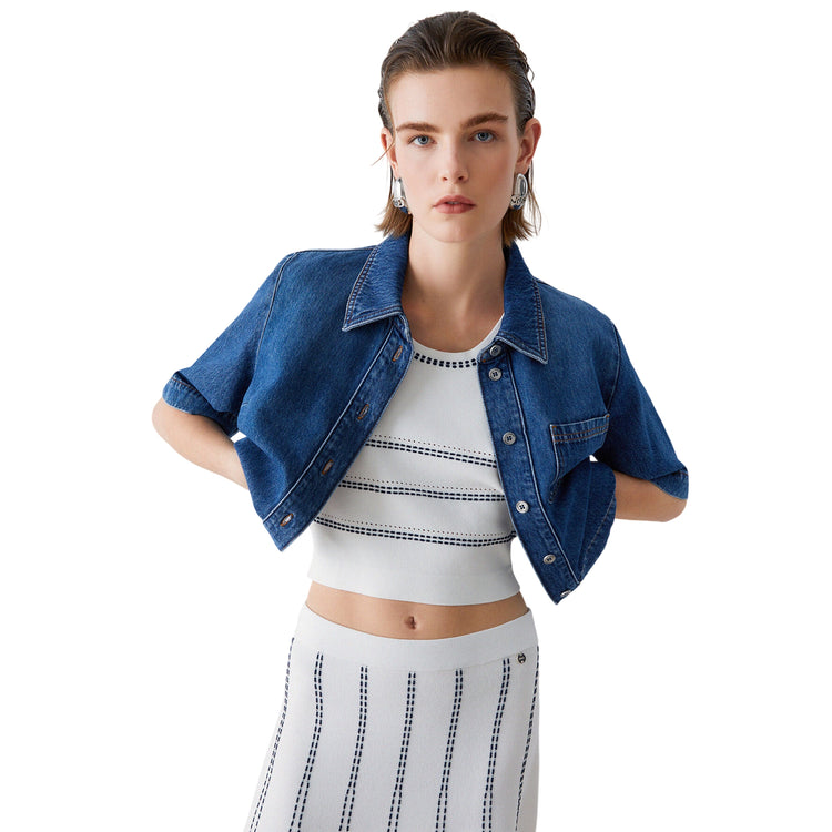 Top bianco in maglia con cuciture blu a contrasto