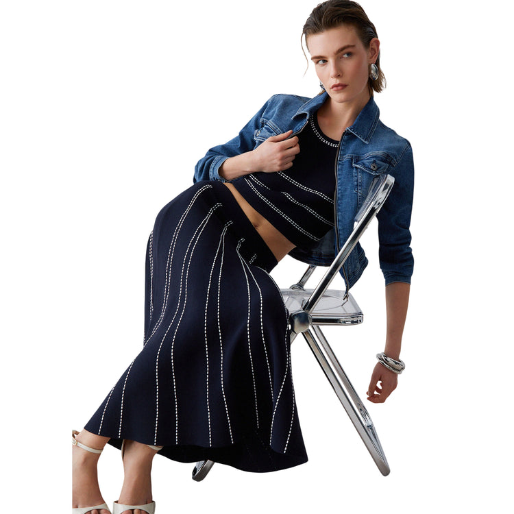 Gonna blu lunga in maglia con cuciture bianche