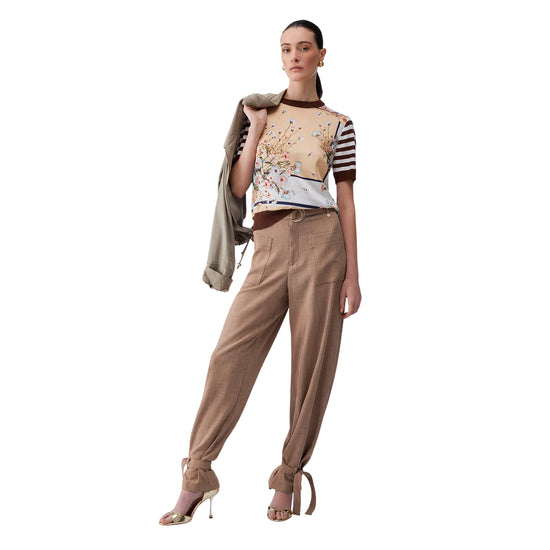 Pantaloni marroni con fiocco sulla caviglia