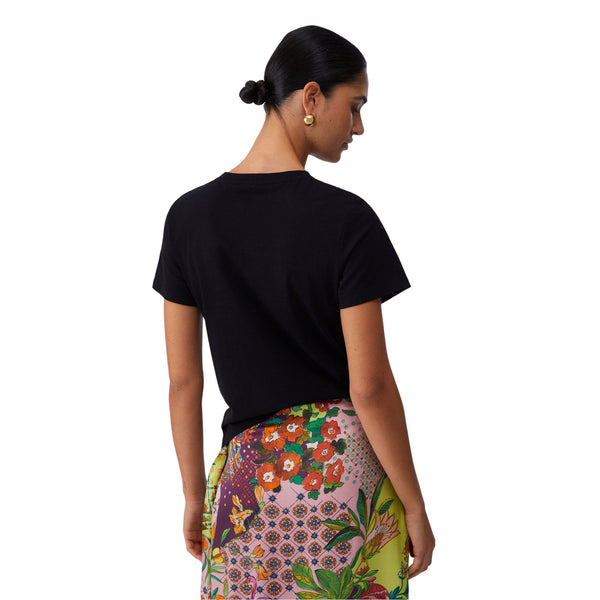 T-shirt Donna in nero con stampa e applicazioni modella retro
