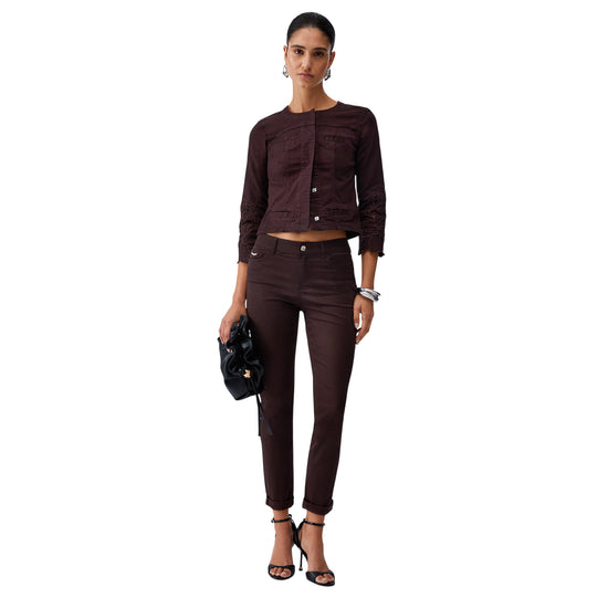 Pantaloni da donna skinny in raso e con risvolto in marrone