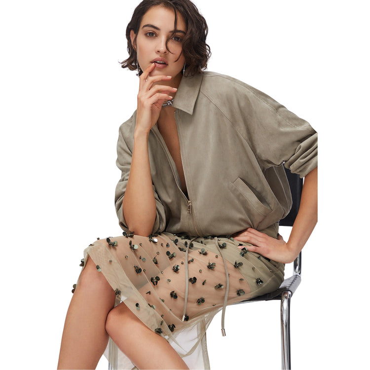 Gonna Donna longuette in tulle con decorazioni modella