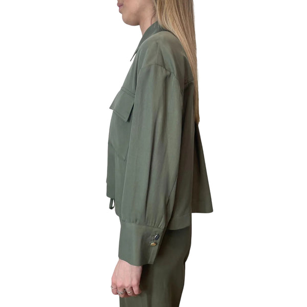 Camicia verde oliva con tasche sul petto