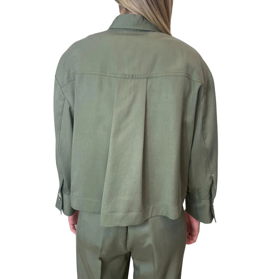 Camicia verde oliva con tasche sul petto