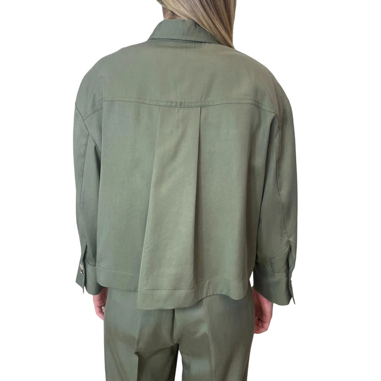 Camicia verde oliva con tasche sul petto