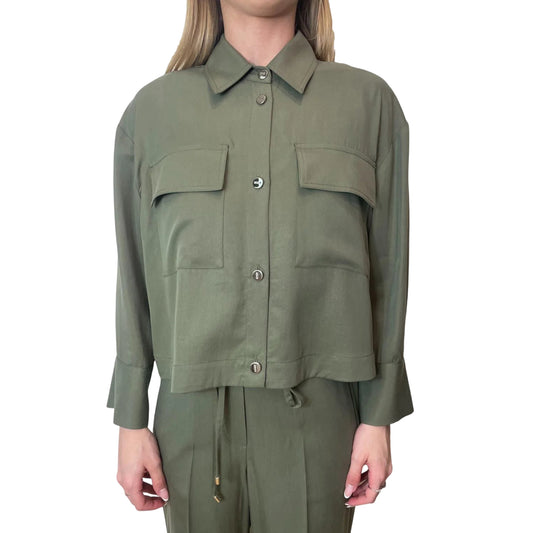 Camicia verde oliva con tasche sul petto