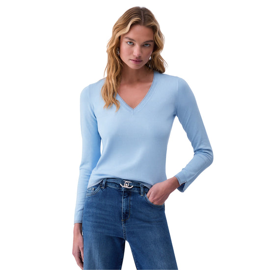 Maglia Donna con scollo a V e spacchetti Celeste modella frontale