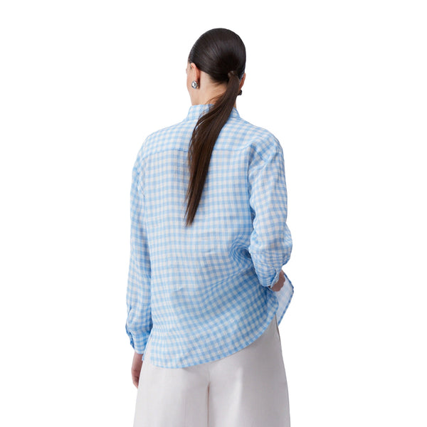 Camicia Donna con motivo vichy celeste modella retro