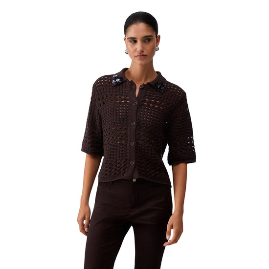 Maglia forata marrone in crochet 