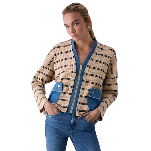 Cardigan Donna con maxi tasche applicate modella frontale