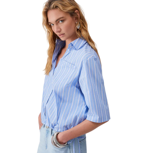 Camicia azzurra a righe con tasca sul petto