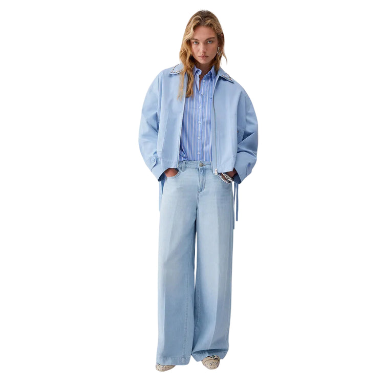 Camicia azzurra a righe con tasca sul petto