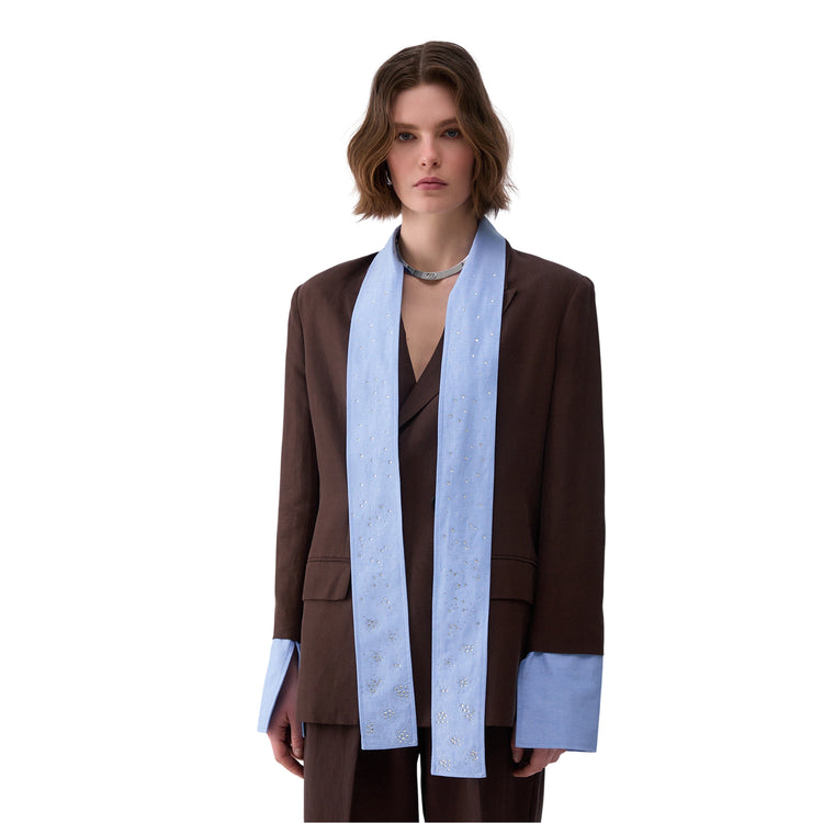 Blazer Donna con sciarpa rimovibile modella frontale