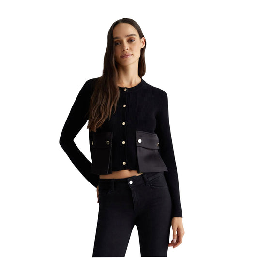 Cardigan Donna in maglia con tasche nero modella frontale