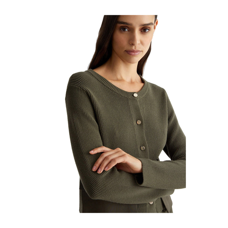 Cardigan Donna in maglia con tasche Verde modella ravvicinata