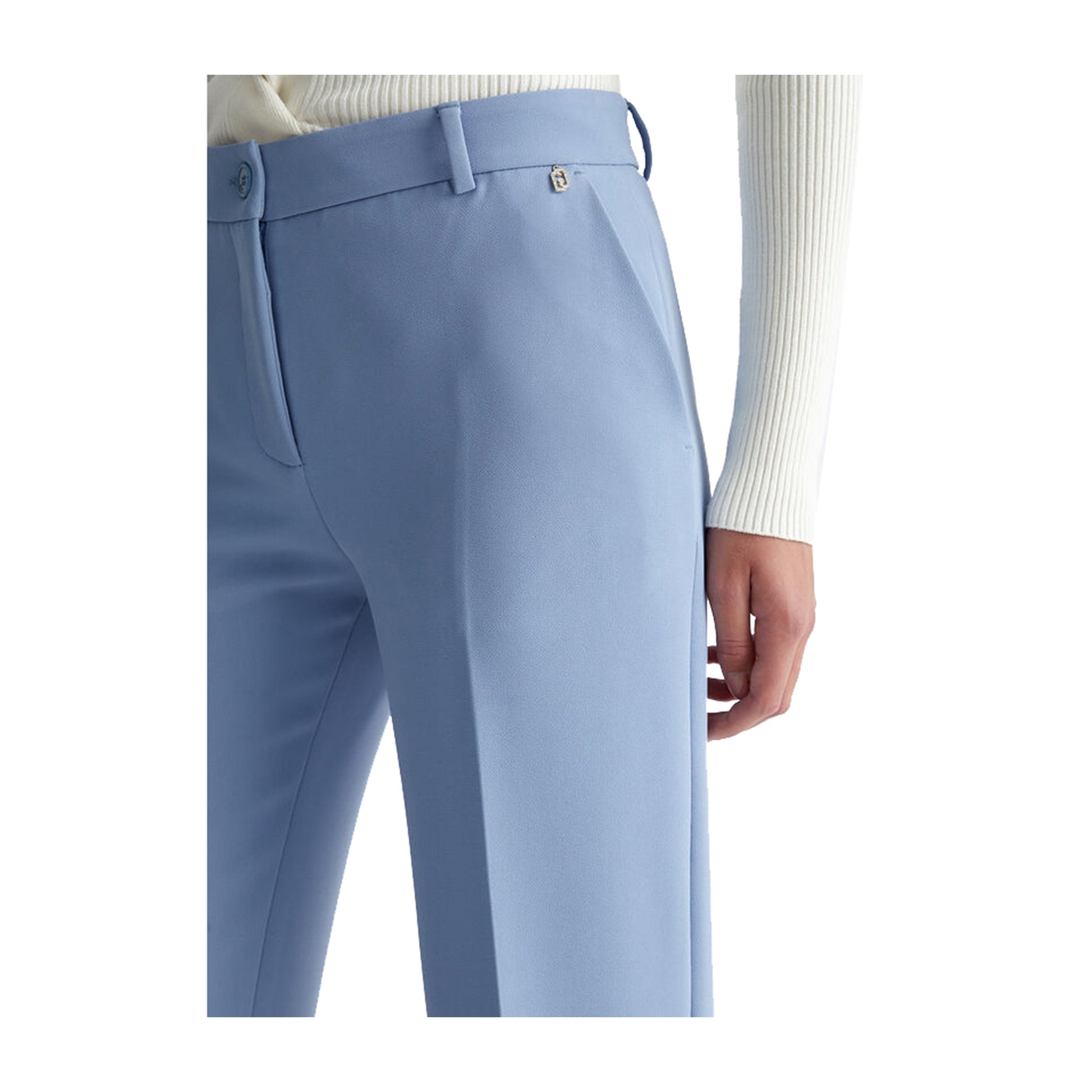 Pantaloni Flare Donna in Crêpe azzurri dettaglio ravvicinato